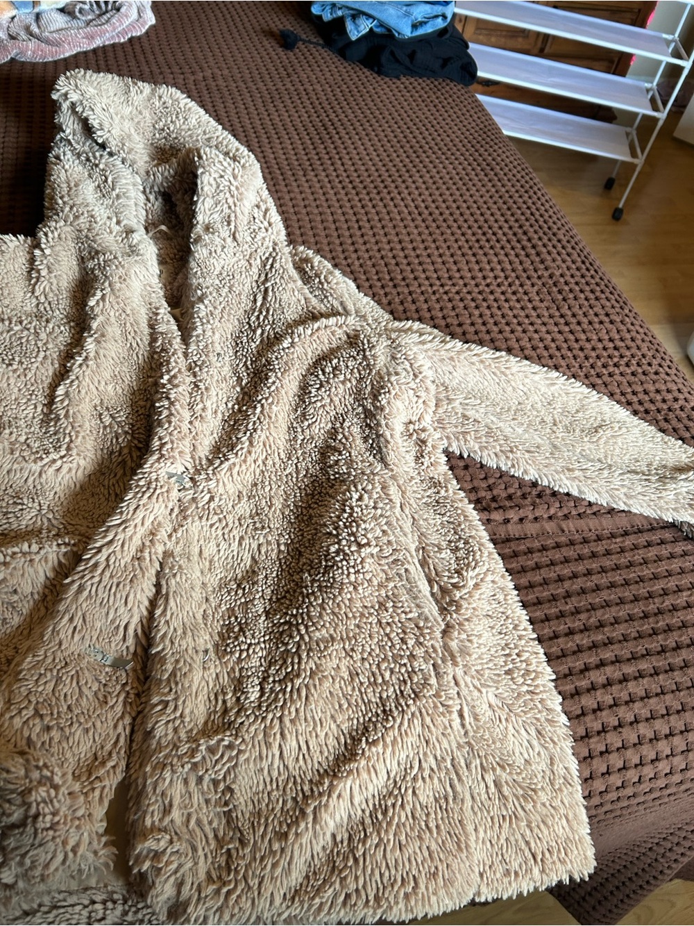 GAP Women's Plush Teddy Jacket in Light Tan - Picture 5 of 6